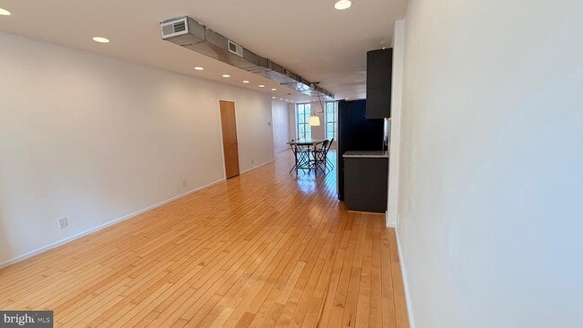 Building Photo - 136 N 3rd St