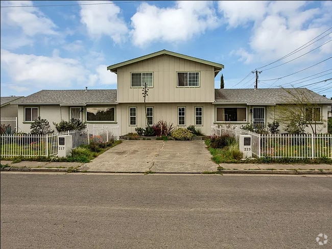 Building Photo - 217 Mendocino St