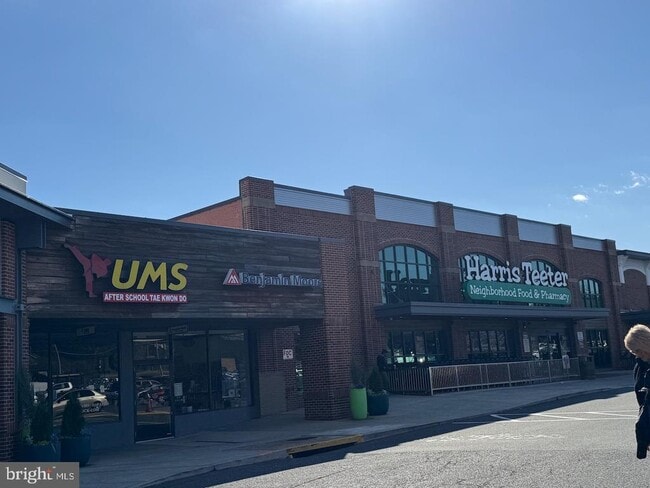 Building Photo - 3885 Steppes Ct