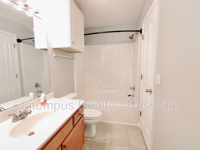 Building Photo - 325 Shoshone Pl