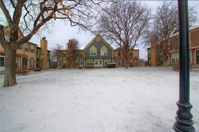 Building Photo - Charming Two-story, 1 bed, 1 Bath Townhome...