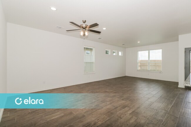 Building Photo - 2219 HORNBEAM ST