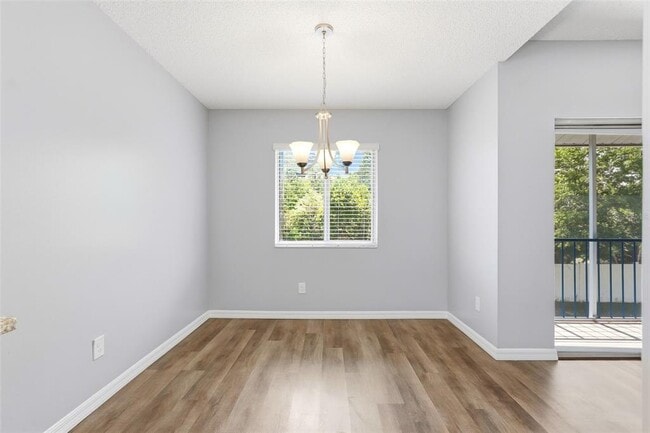Building Photo - 10 N Fairfax Ave