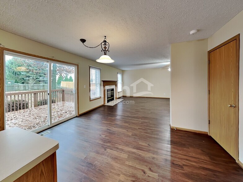 Building Photo - 1840 Pine Grove Pl