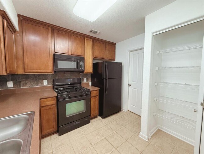 Building Photo - 130 Rush Haven