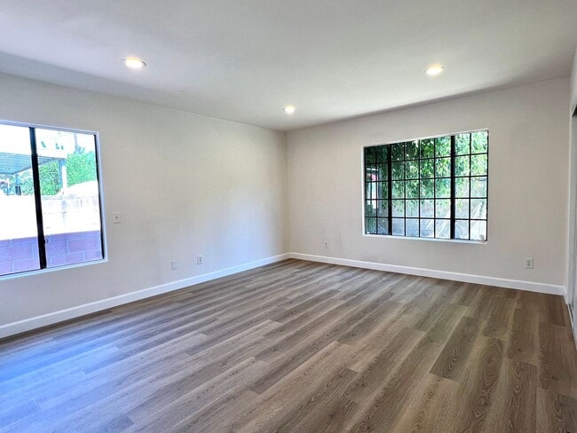 Building Photo - Quiet and Charming West LA Home!
