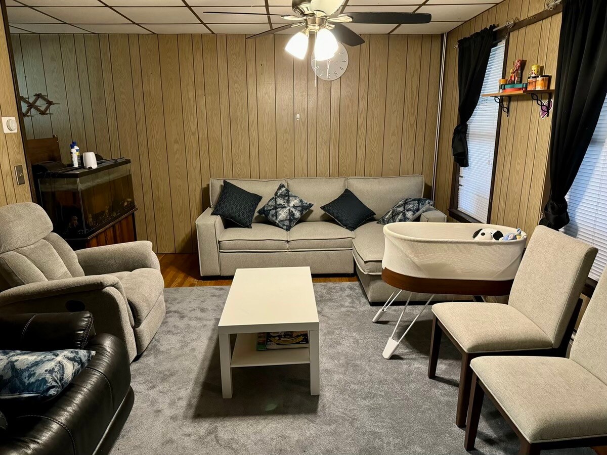 Building Photo - 869 Saratoga St