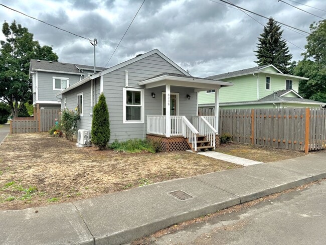 Building Photo - Brentwood-Darlington Fully Remodeled Bungalow with Huge Fenced Yard, A/C, Water/Sewer Included!