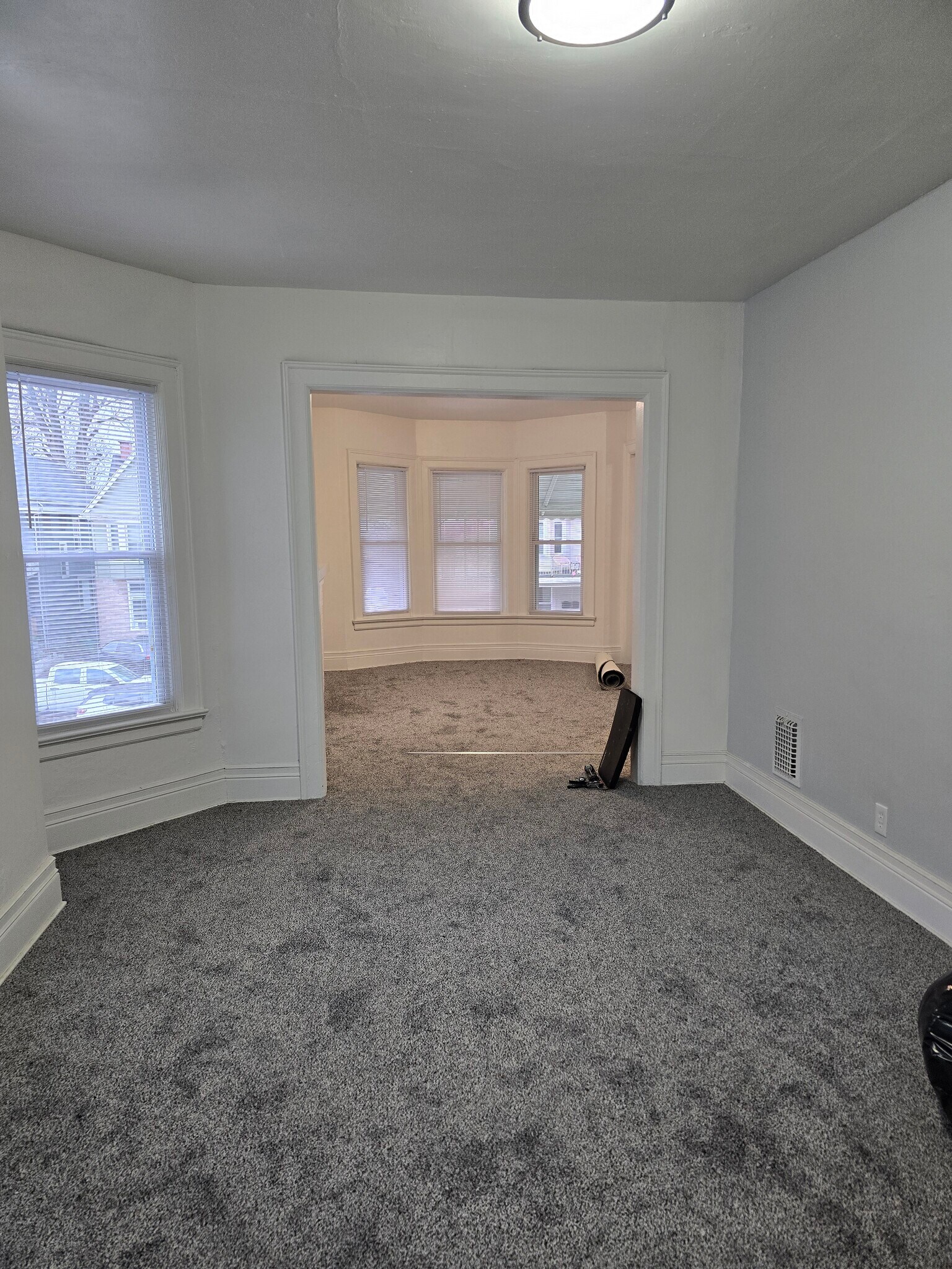 Building Photo - 516 Woodlawn Ave