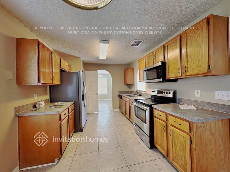 Building Photo - 7624 Fawn Lake Dr N