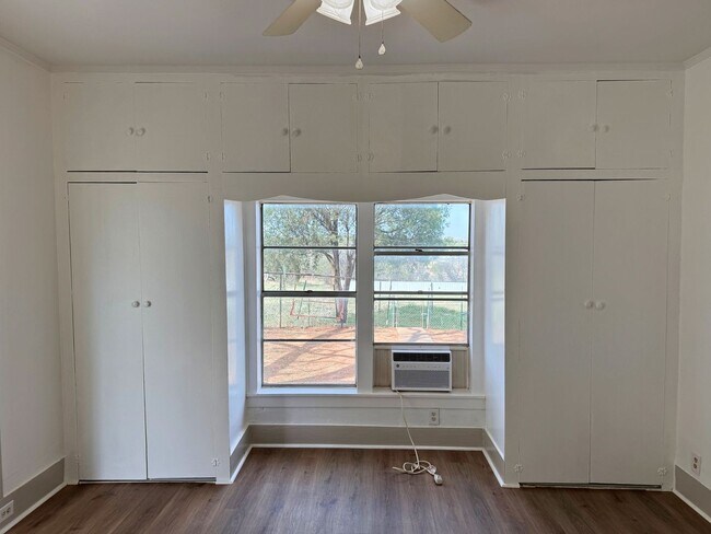 Building Photo - 1810 7th St