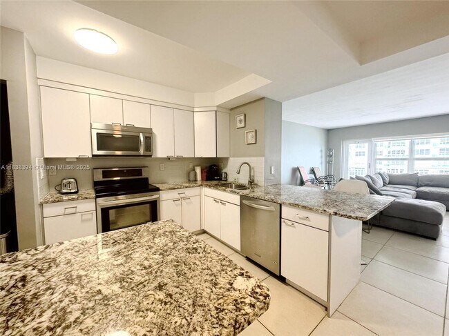 Building Photo - 3850 Galt Ocean Dr