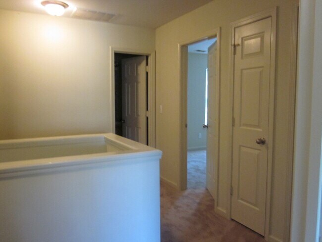 Building Photo - ALMOST NEW 4BEDROOM/3BATH HOME ON CORNER LOT!!!