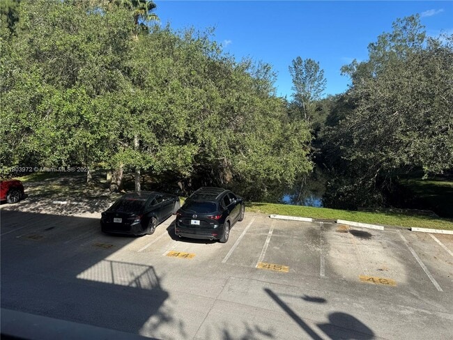 Building Photo - 4725 SW 62nd Ave