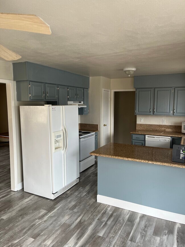 Building Photo - 13353 Driftwood Village