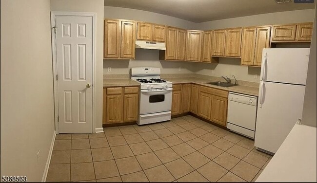 Building Photo - 236 Pinelli Dr