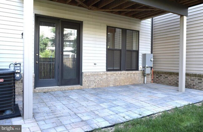 Building Photo - 23079 Sullivans Cove Sq