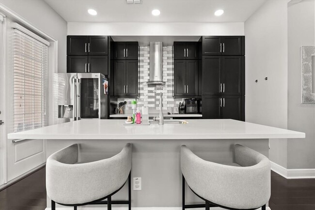 Building Photo - 520 Lanark Ct