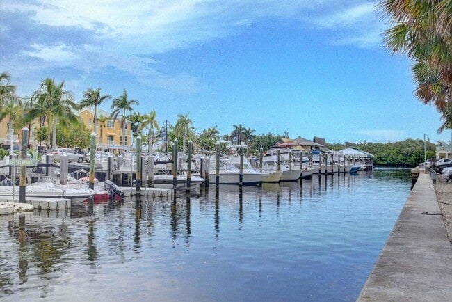 Building Photo - 625 Casa Loma Blvd