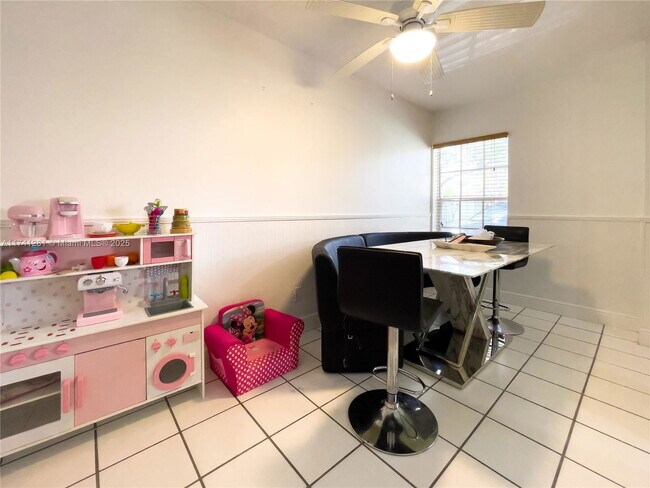 Building Photo - 931 Opal Terrace