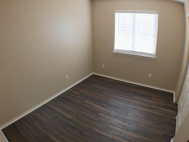Building Photo - Northeast El Paso 4 Bed Refrig A/C