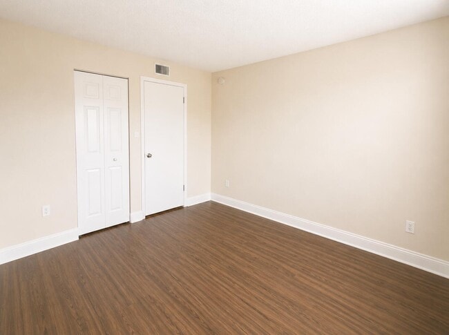 Building Photo - 4205 N University Dr