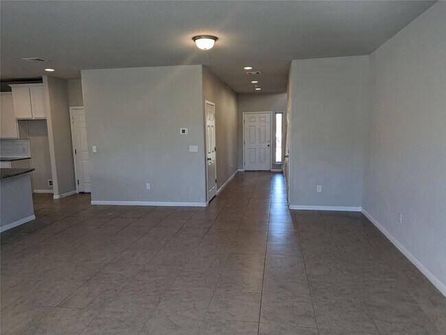 Building Photo - 525 Betty Ann Wy