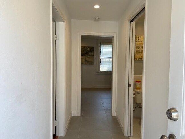 Building Photo - 1 bedroom in San Francisco CA 94112