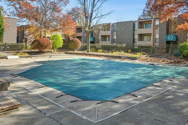 Building Photo - 10 Shrewsbury Green Dr