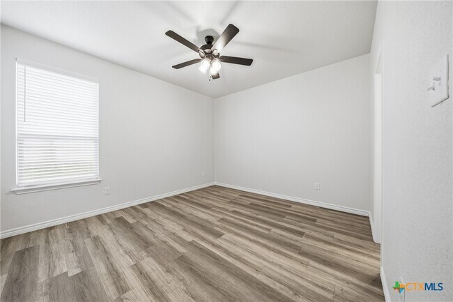 Building Photo - 126 Leon Ln