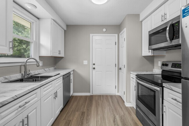 Building Photo - 931 Poppy Dr