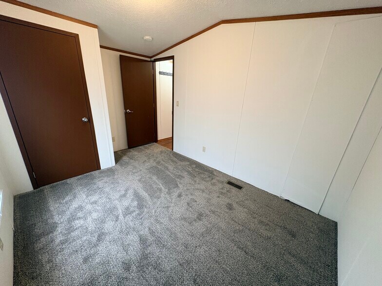Building Photo - 319 Spring Park Dr