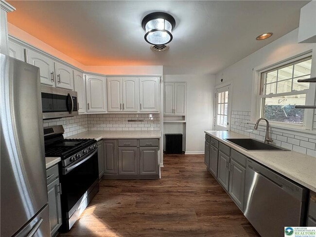 Building Photo - 724 N Muhlenberg St