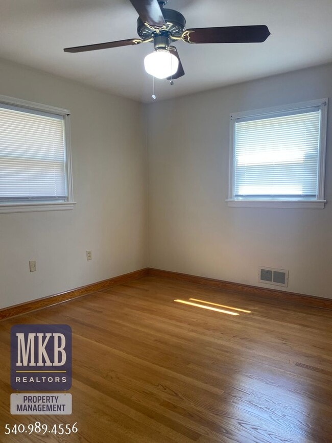 Building Photo - 3136 Fleetwood Ave SW