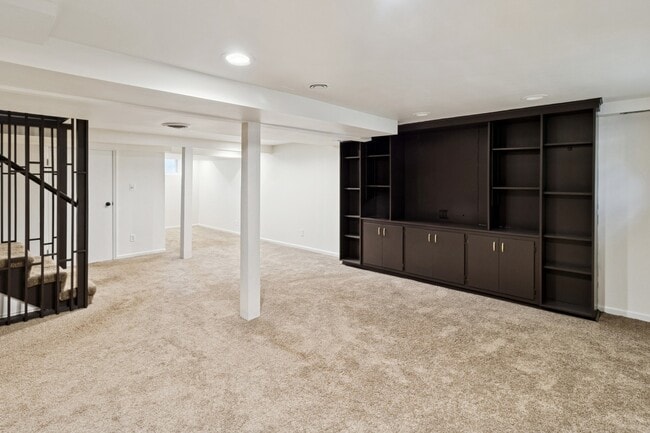 Building Photo - 244 Rose Terrace