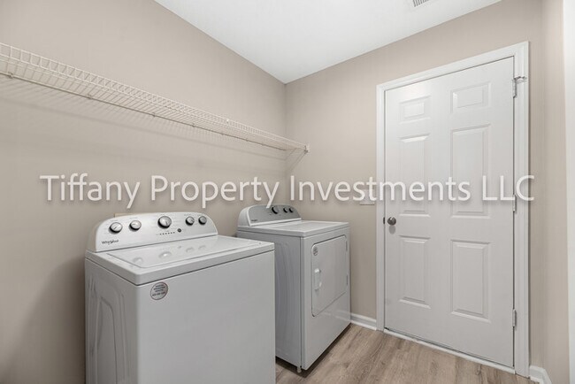 Building Photo - 2427 Hunters Way