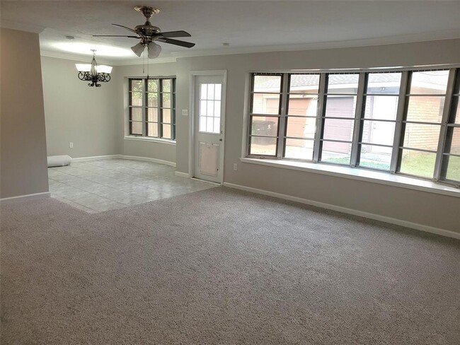 Building Photo - 1007 Reseda Dr