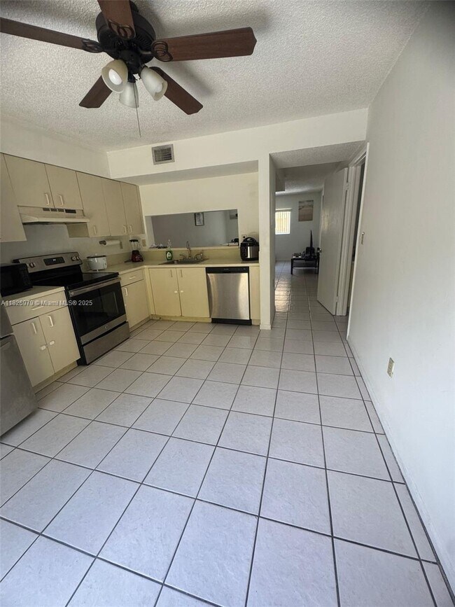 Building Photo - 8270 SW 149th Ct