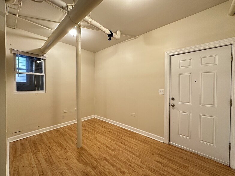 Building Photo - 4400 N Winchester Ave