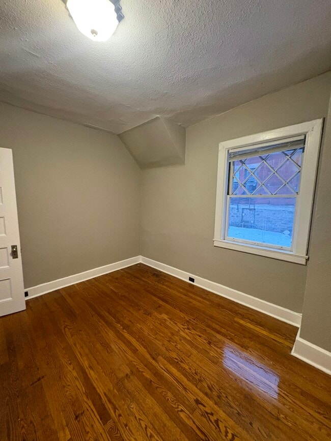 Building Photo - 509 Monroe Ave