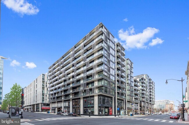 Building Photo - 925 H St NW
