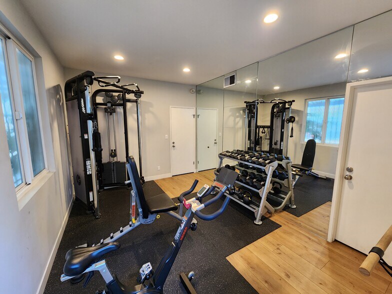 Building Photo - 18645 Hatteras St