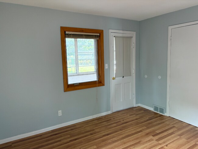 Building Photo - 5231 Daleside Dr