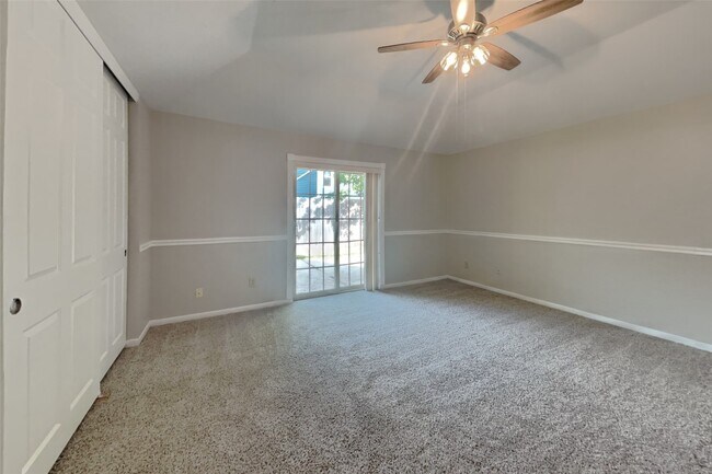 Building Photo - 9214 Palm Shores Dr