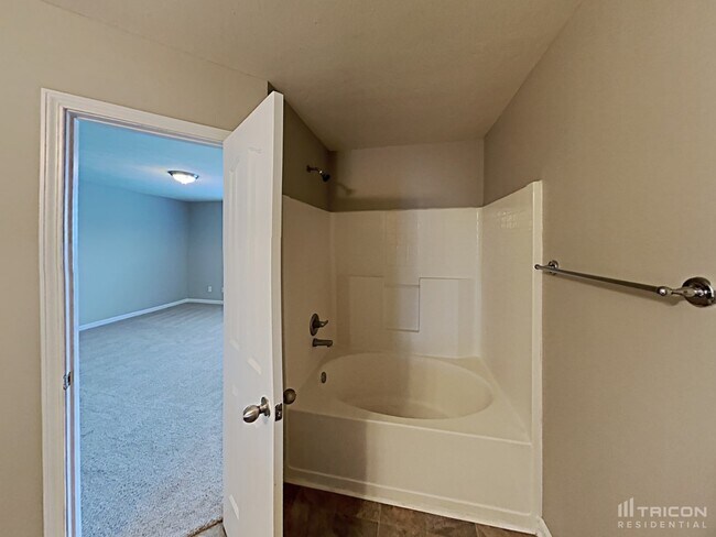 Building Photo - 225 Quiet Ln