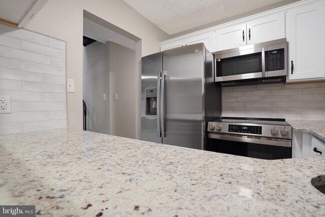 Building Photo - 4420 Aberdeen Dr