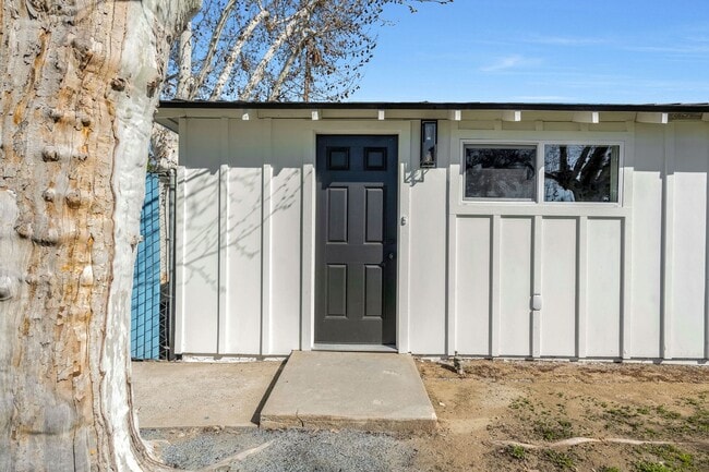 Building Photo - Newly Remodeled JADU for Rent – Modern & Private