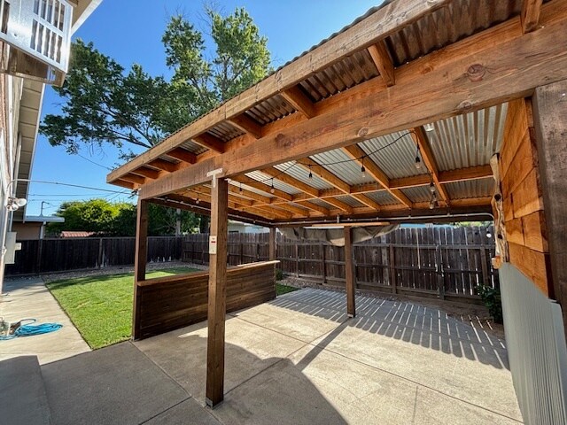 Building Photo - 231 Madrone St