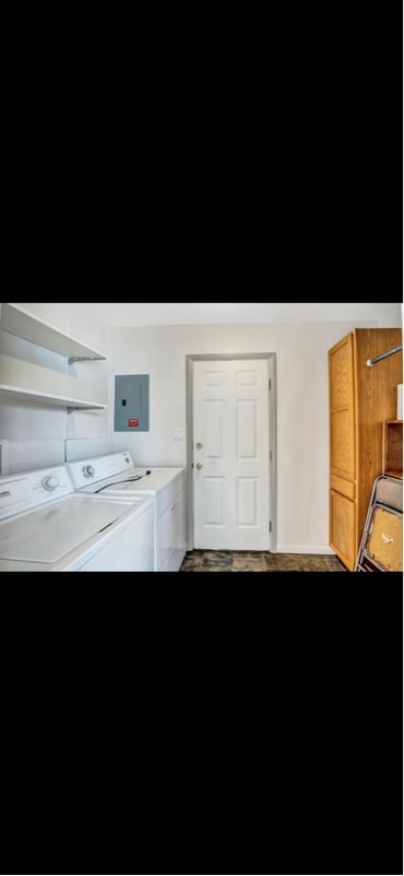 Building Photo - 406 E Adams St