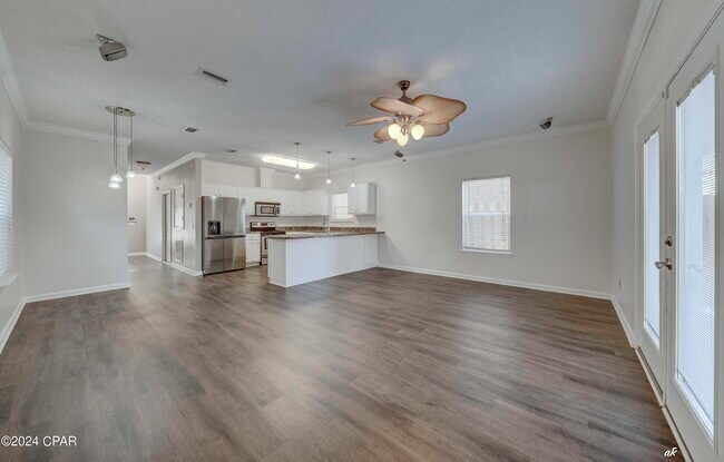 Building Photo - 6440 Summer Oak Dr